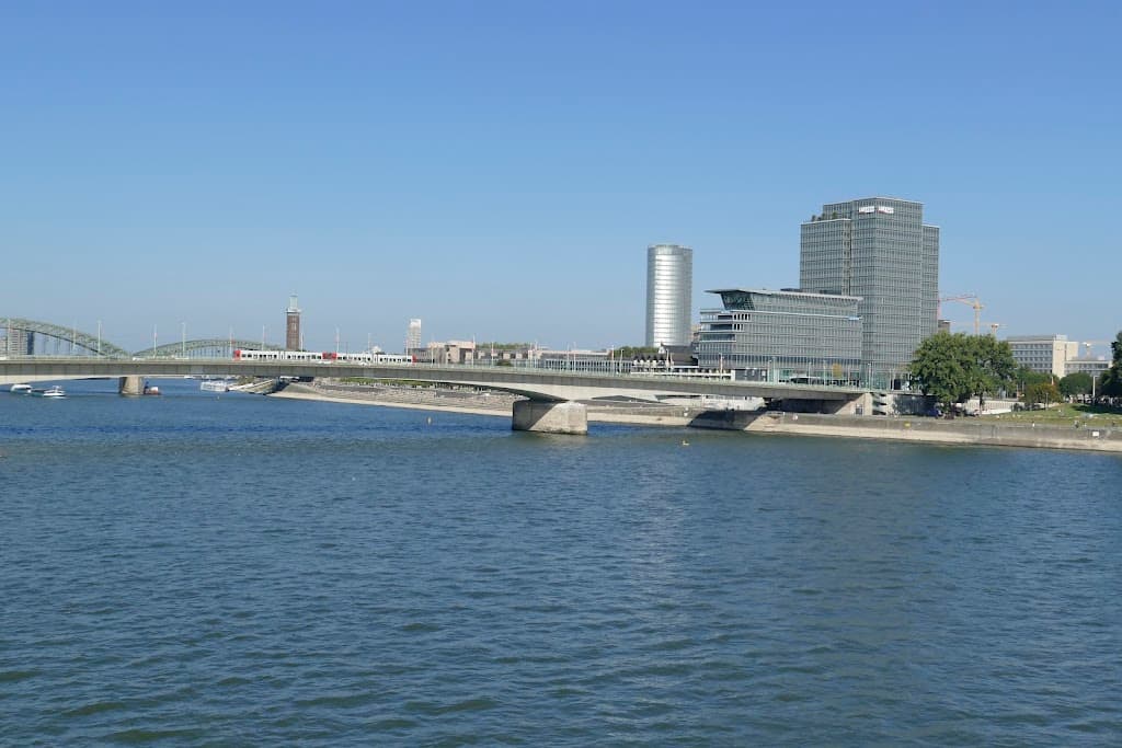 Rheinuferpromenade