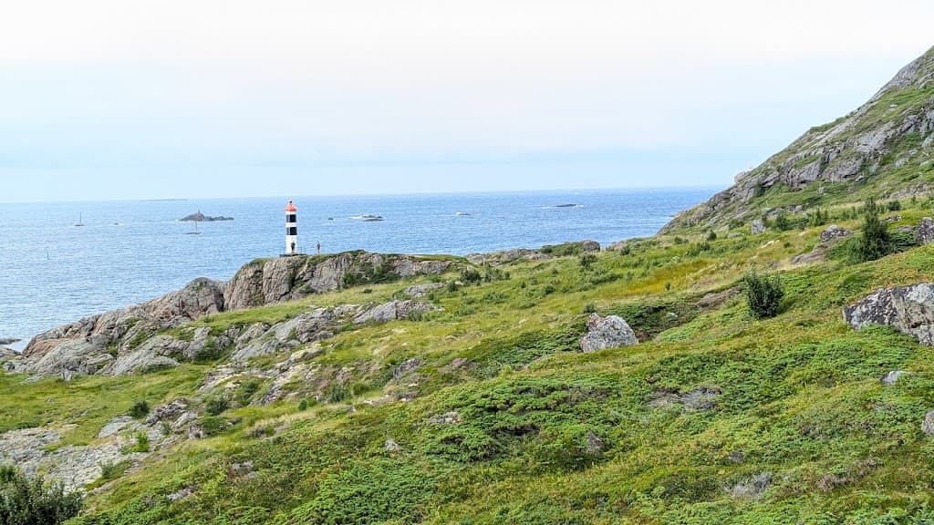 Küstenpfad bei Vattøy