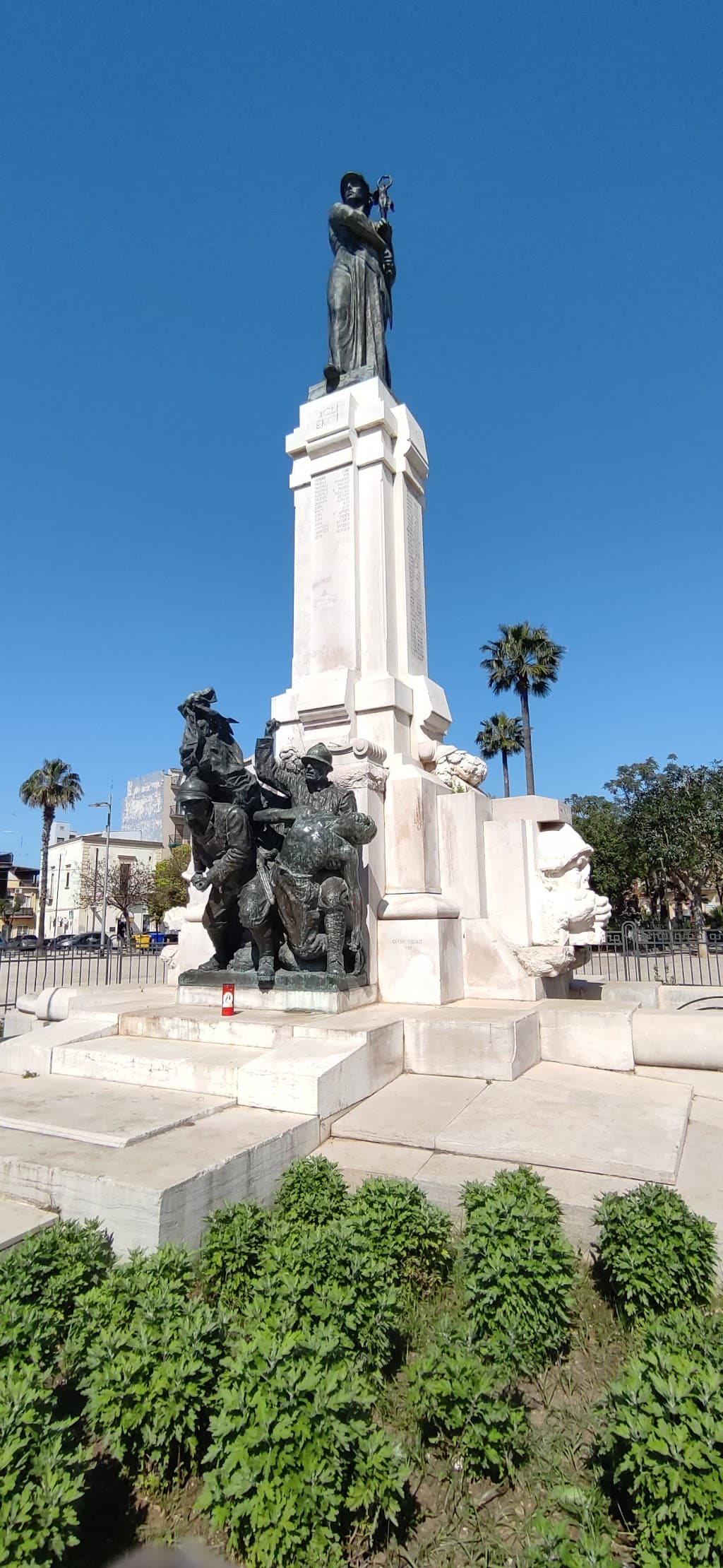 Monumento ai caduti di tutte le guerre Bari