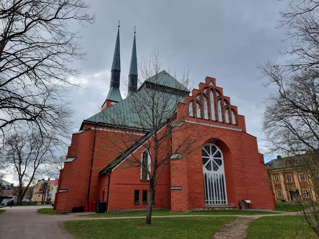 Växjö Domkyrka och Ruin av Gamla Rådhuset