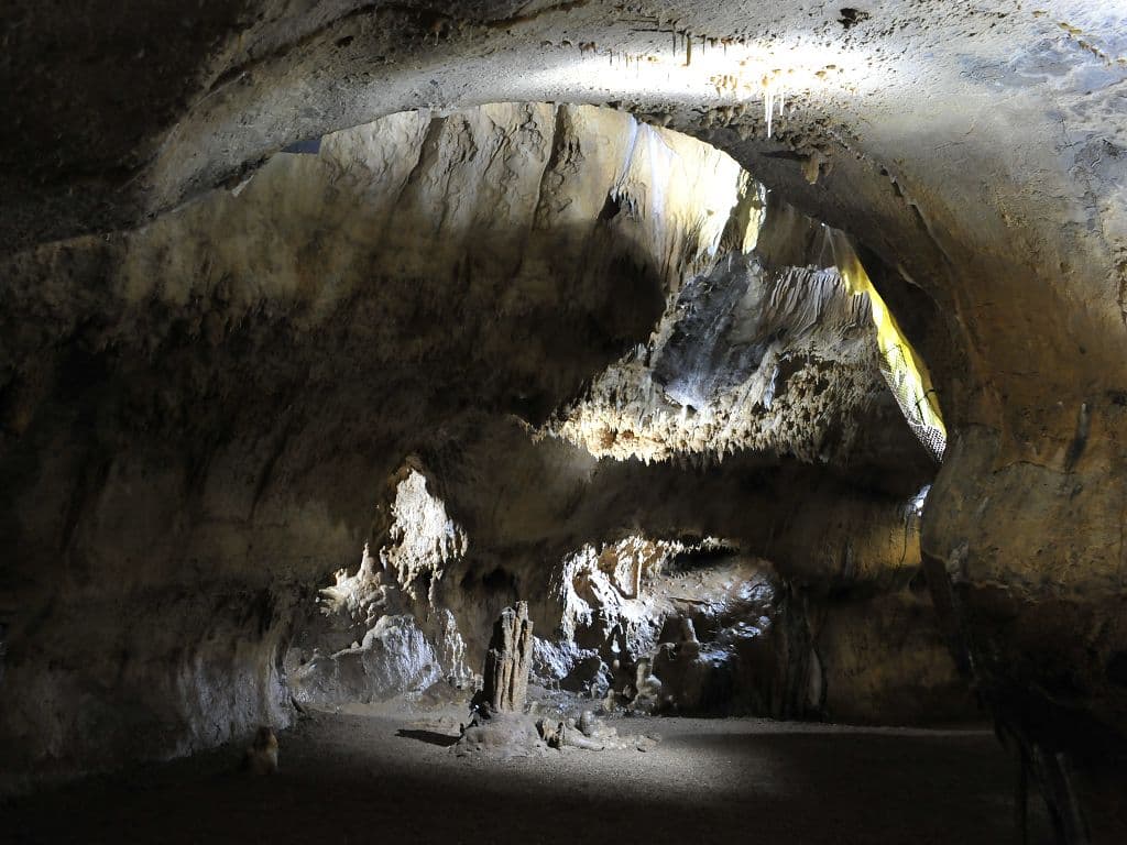 Dechenhöhle und Klusenstein