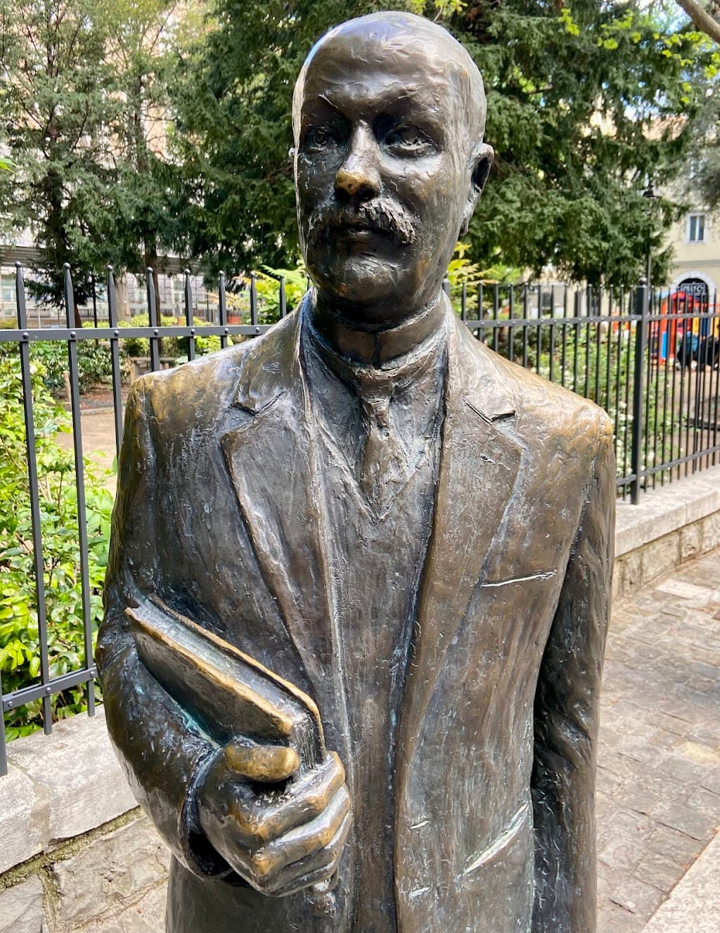 Statua di Italo Svevo