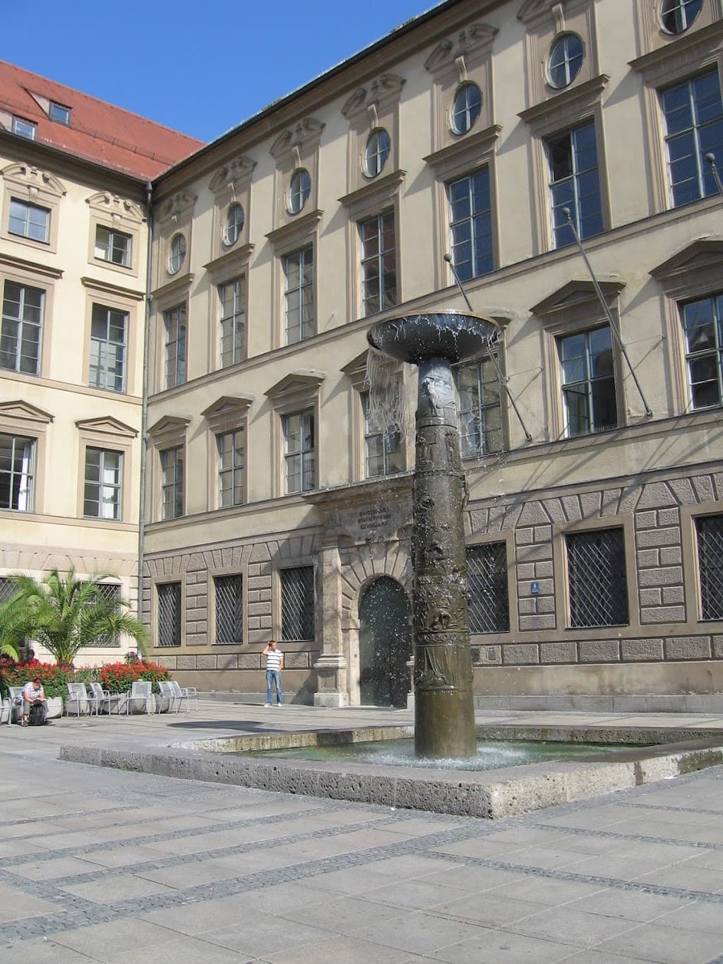 Richard-Strauss-Brunnen