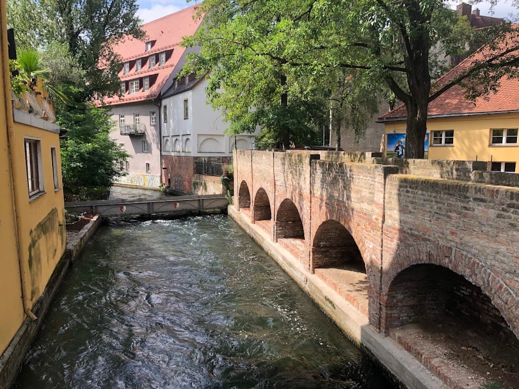 Zirbelnuss-Kanal-Brücke