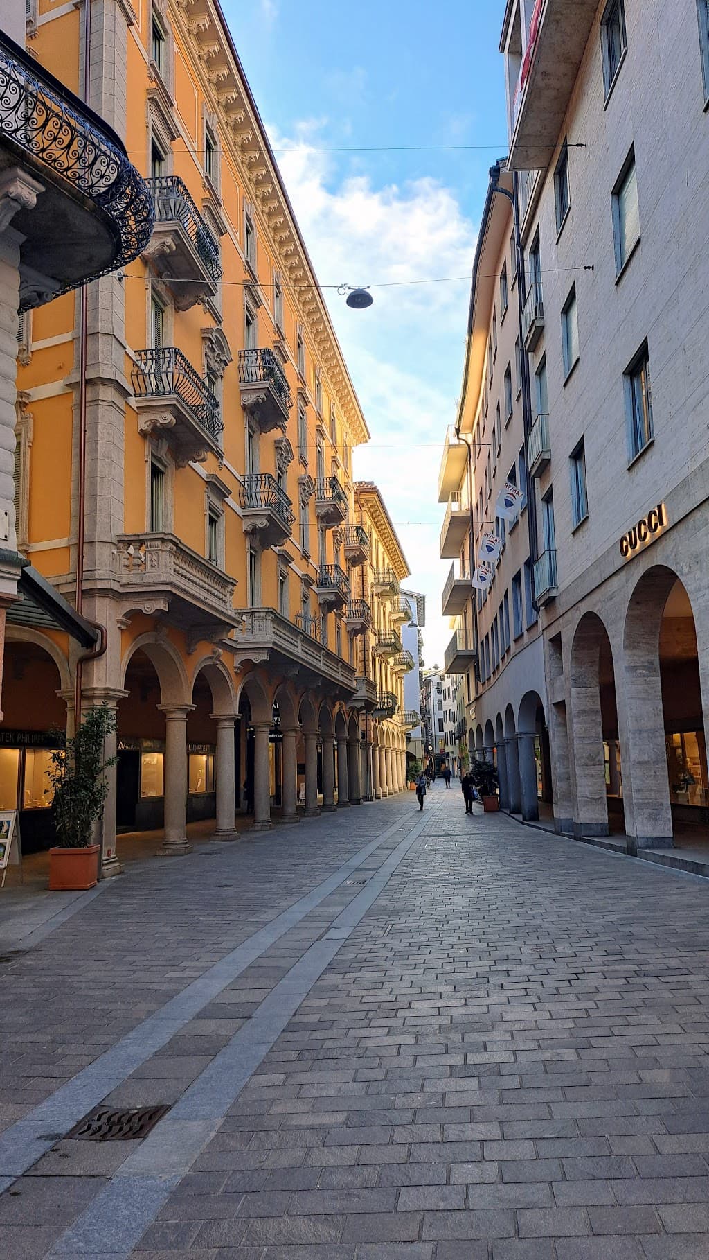 Via Nassa
