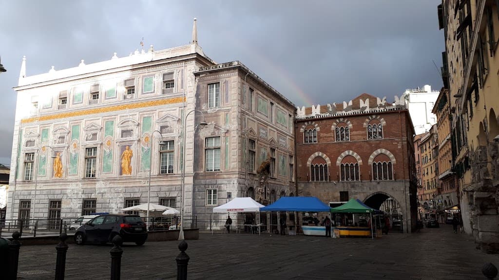Piazza Caricamento