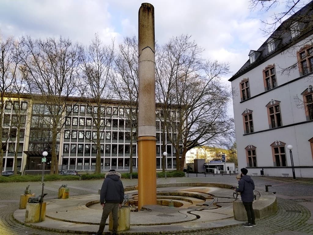 Wasseruhrbrunnen am Willy-Brandt-Platz
