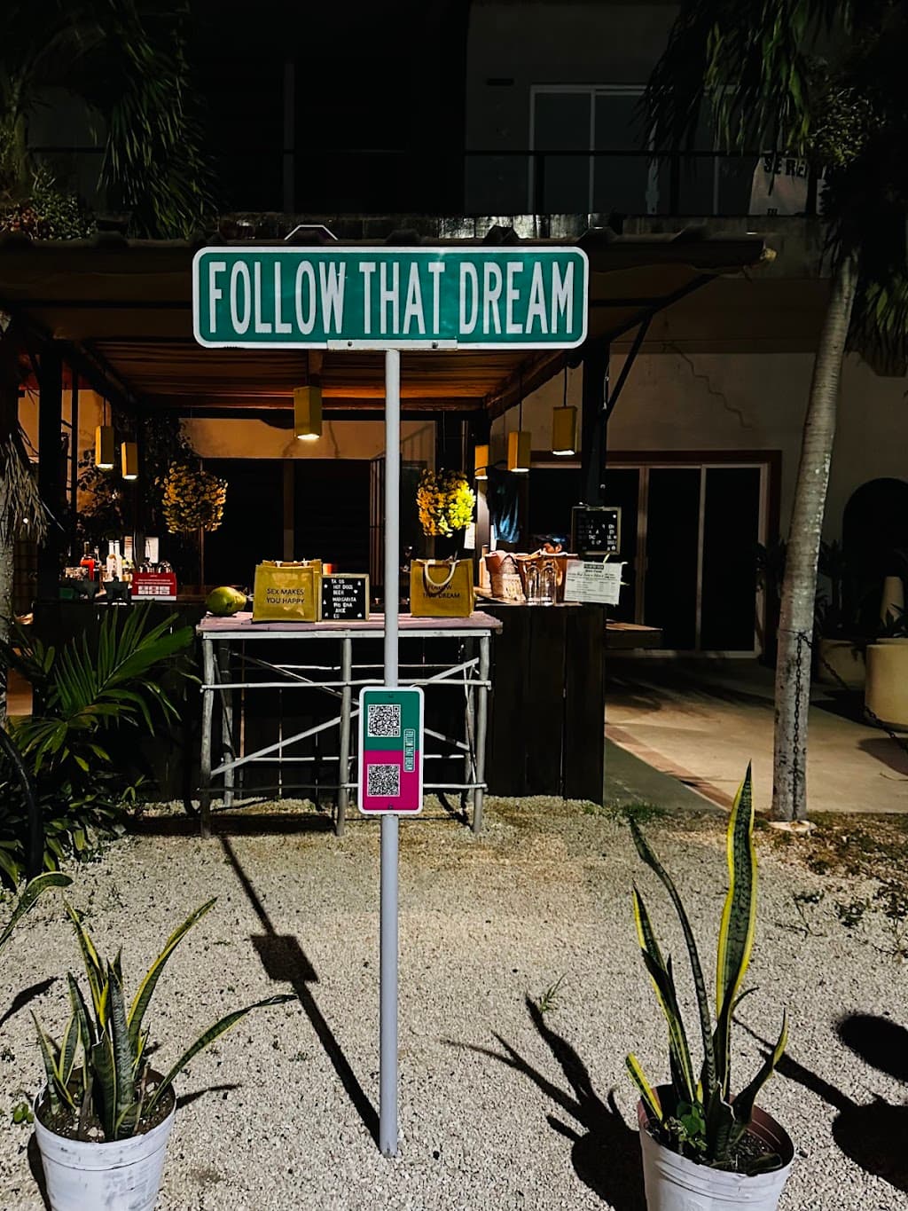 Follow That Dream Schild