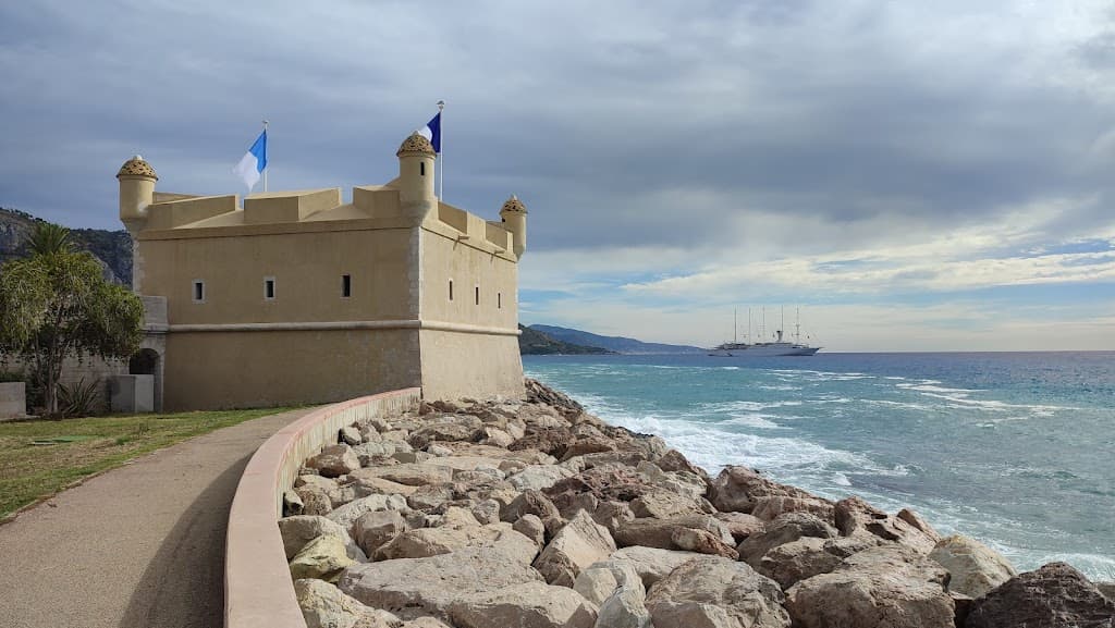 Le Bastion sur la mer