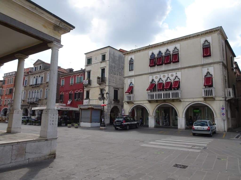 Piazza Granaio