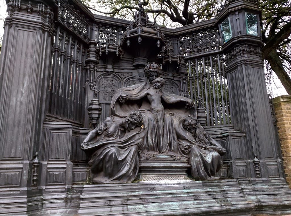 Queen Alexandra Statue