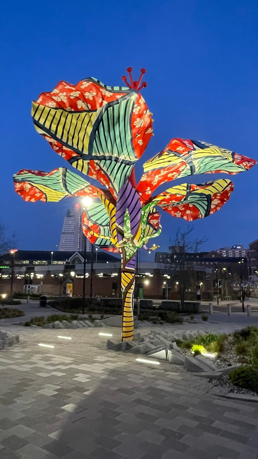 Hibiskus-Skulptur