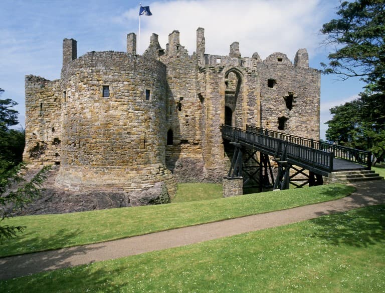 Dirleton Castle und Gärten