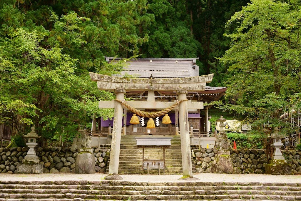 Shirakawa Hachiman Schrein