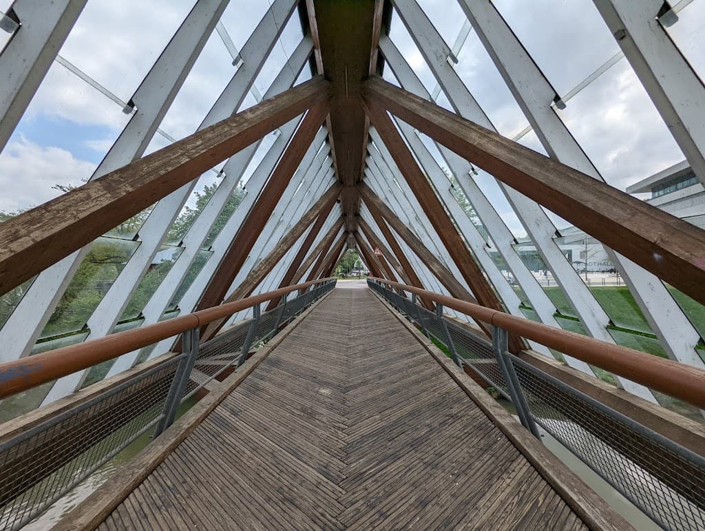Überdeckte Rems-Brücke
