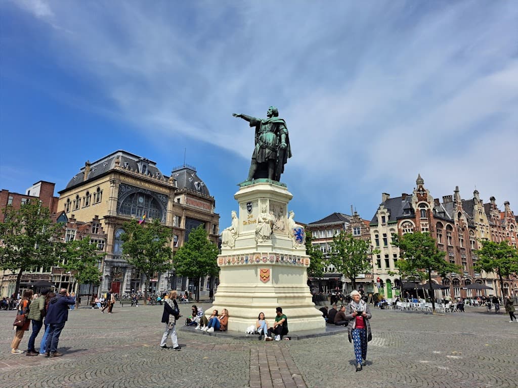 Vrijdagmarkt mit Statue von Jacob van Artevelde
