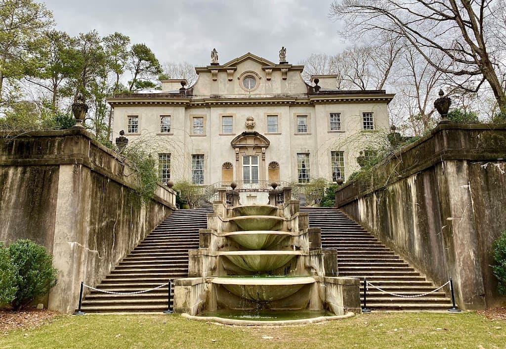 Swan House
