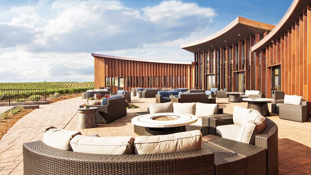 Falknerei bei Bouchaine Vineyards