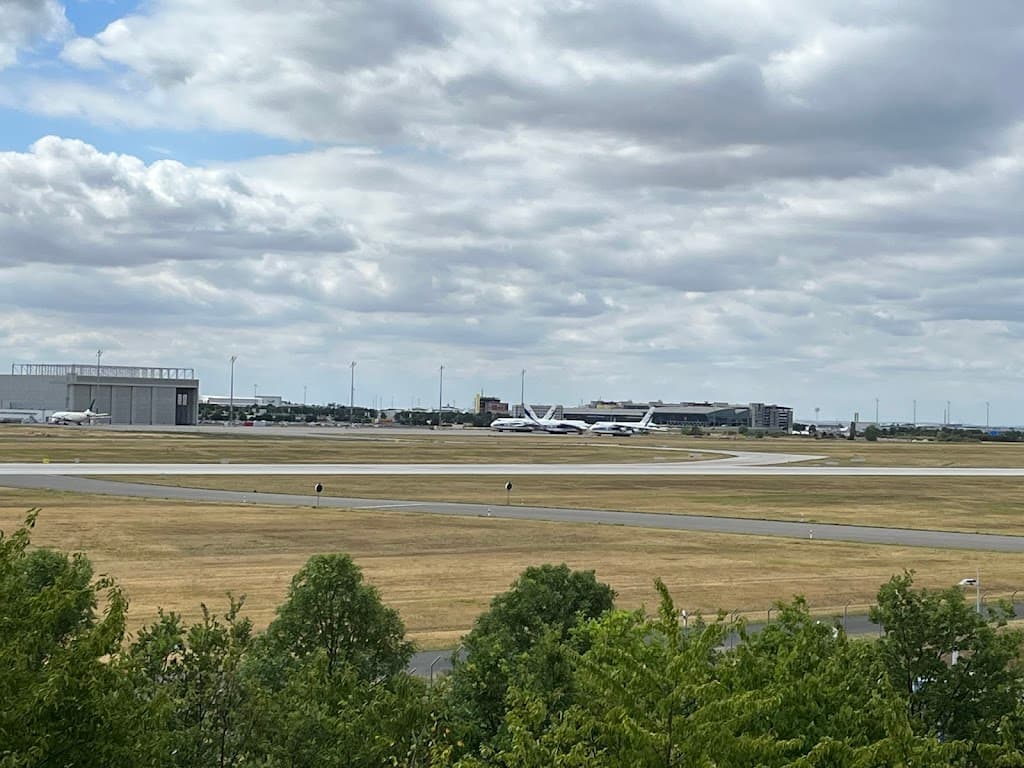 Besucherhügel am Flughafen Leipzig/Halle