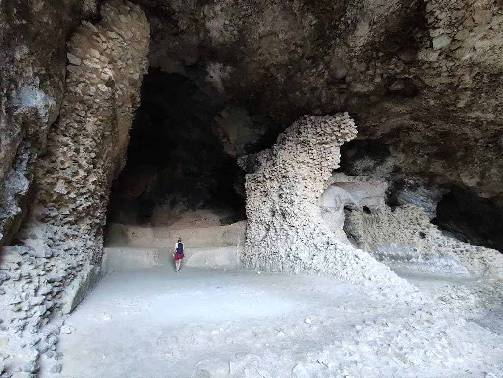 Matermania-Grotte
