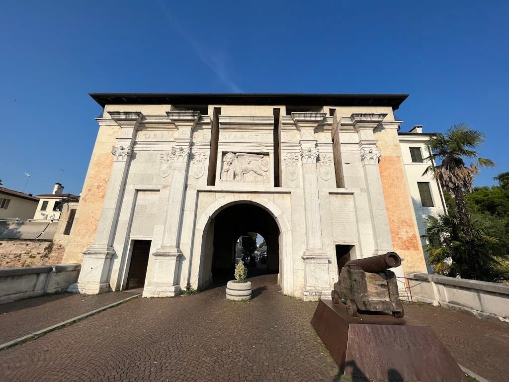 Porta Santi Quaranta