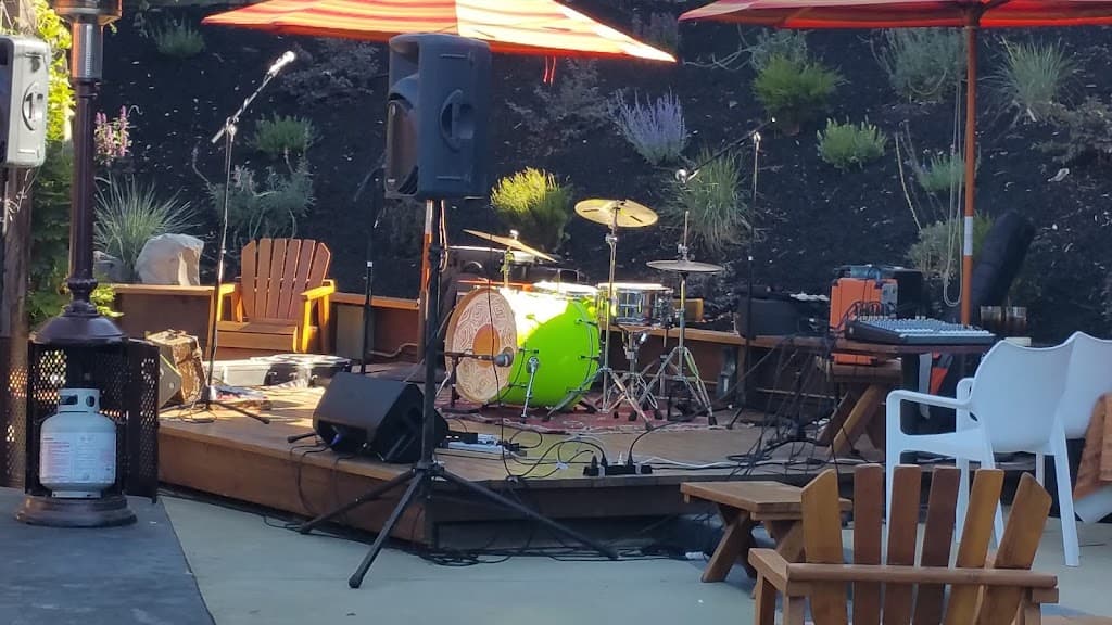 Twin Oaks Roadhouse