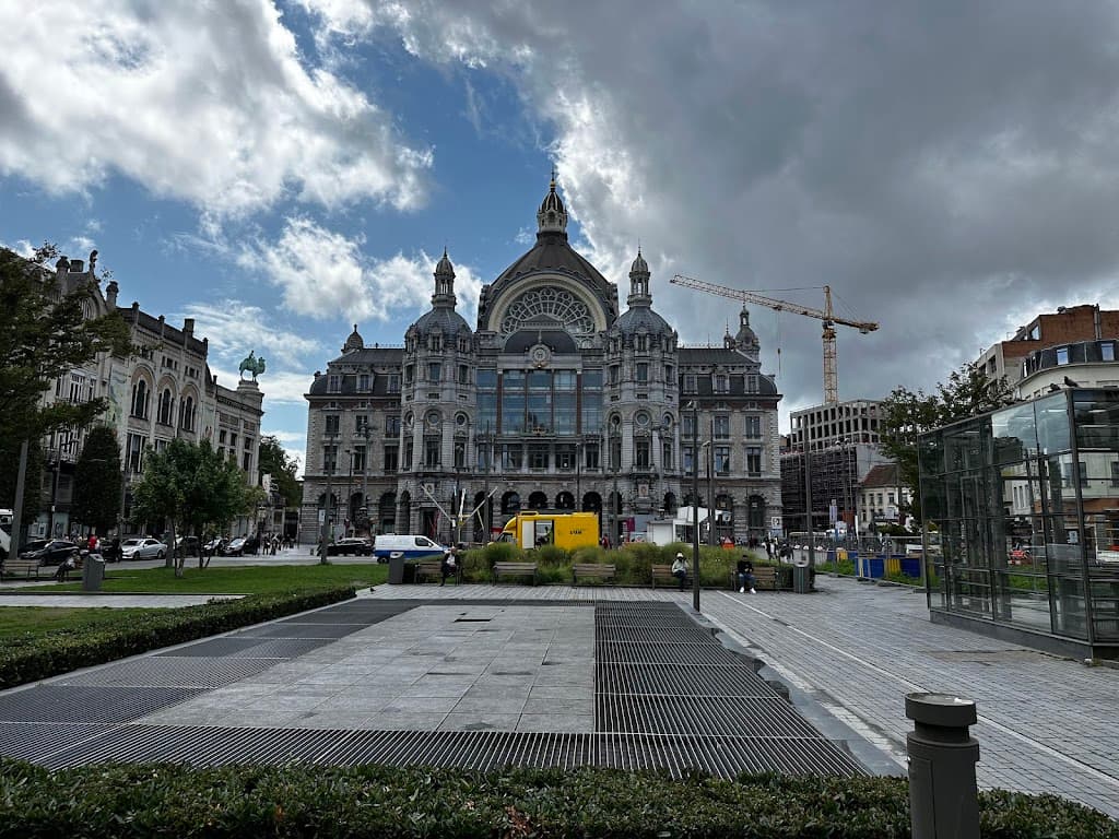Königin-Astrid-Platz