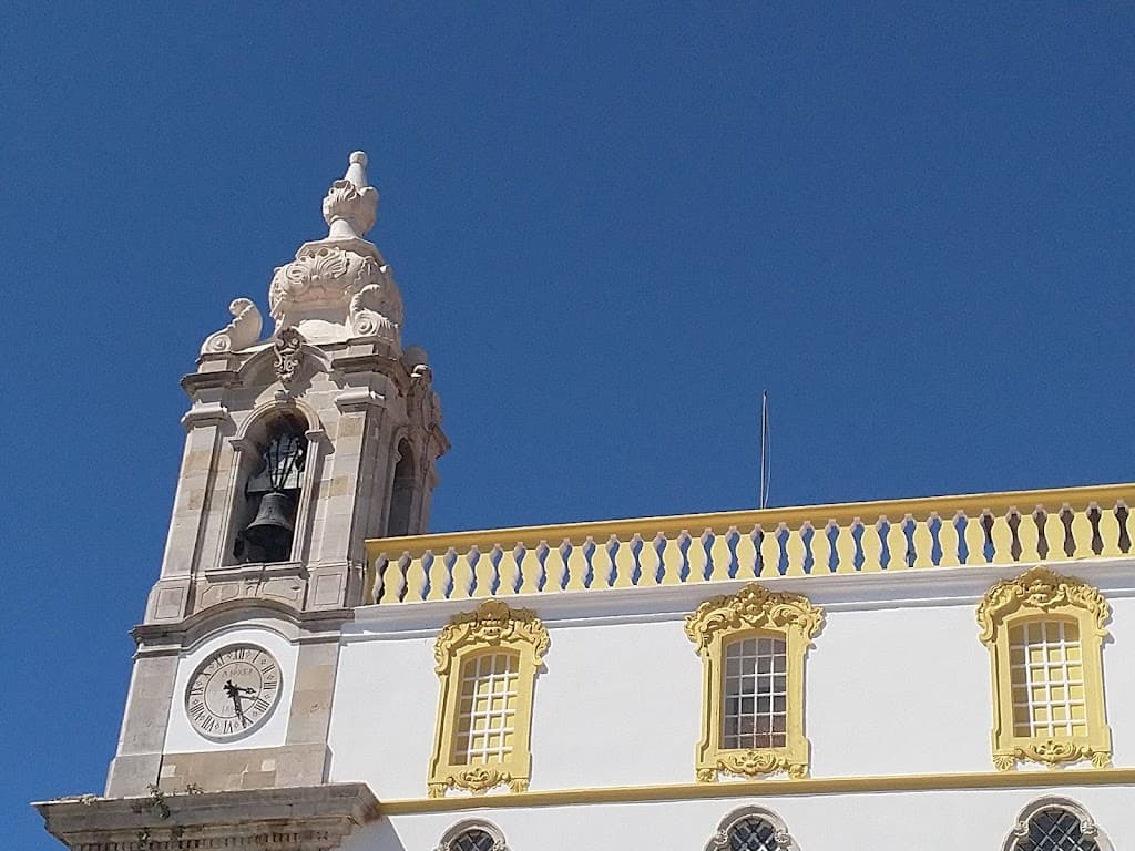 Igreja do Carmo e Capela dos Ossos