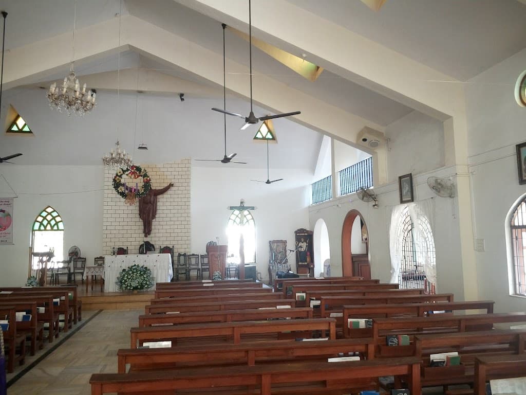 Holy Family Kirche