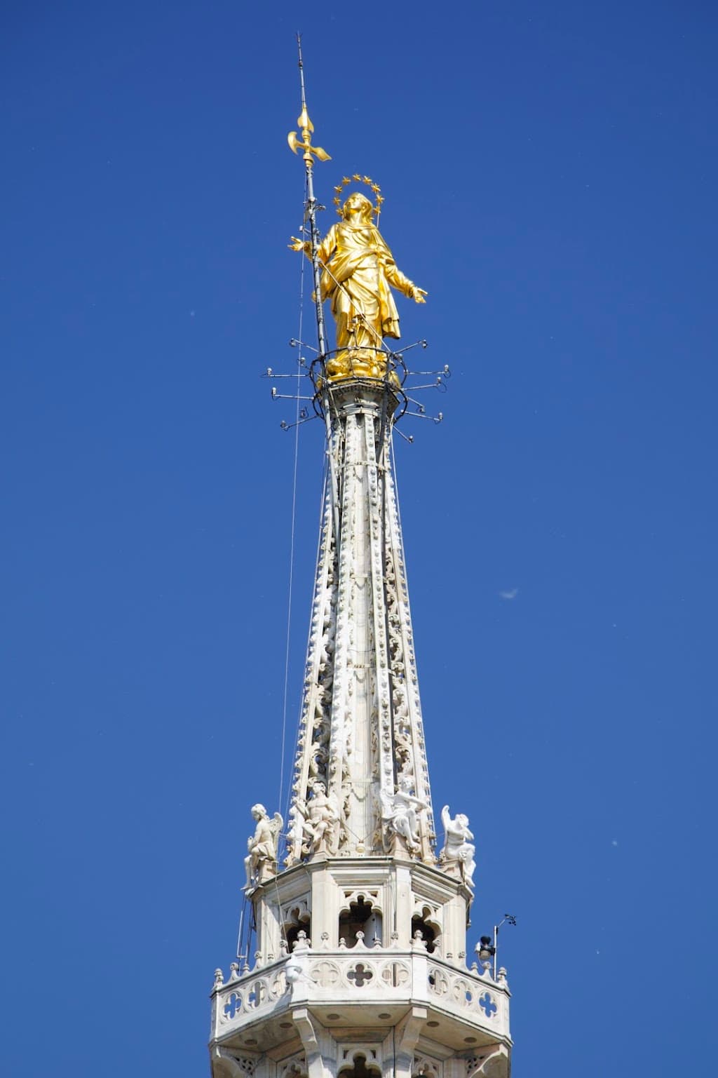 Madonnina-Statue