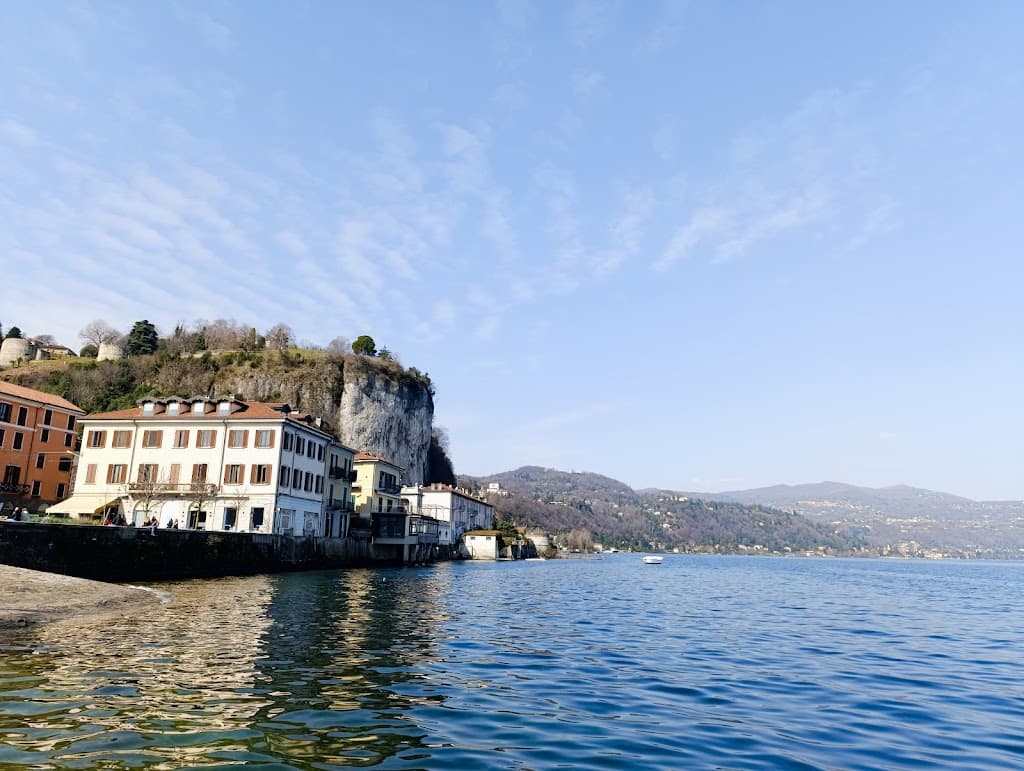 Lungo Lago Arona, Corso Europa, 24