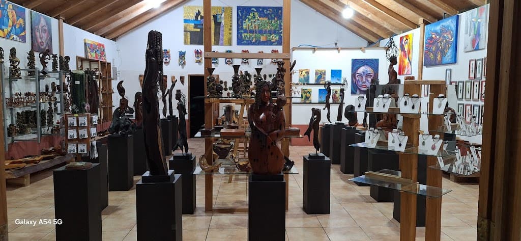 Wood & Art Gallery