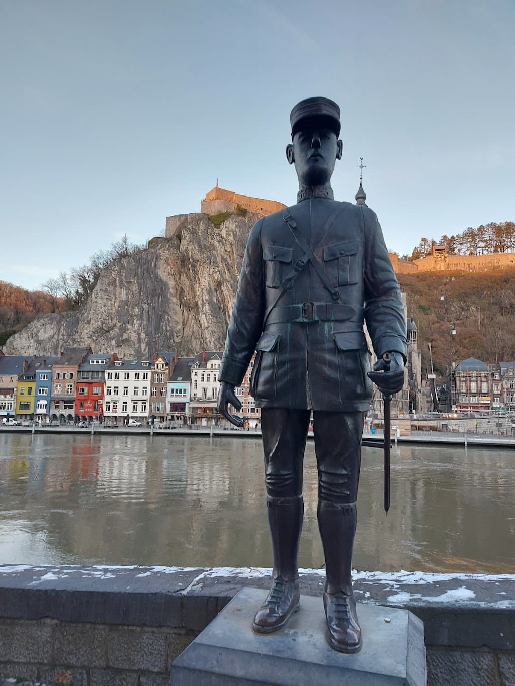 Statue von Charles de Gaulle in Dinant