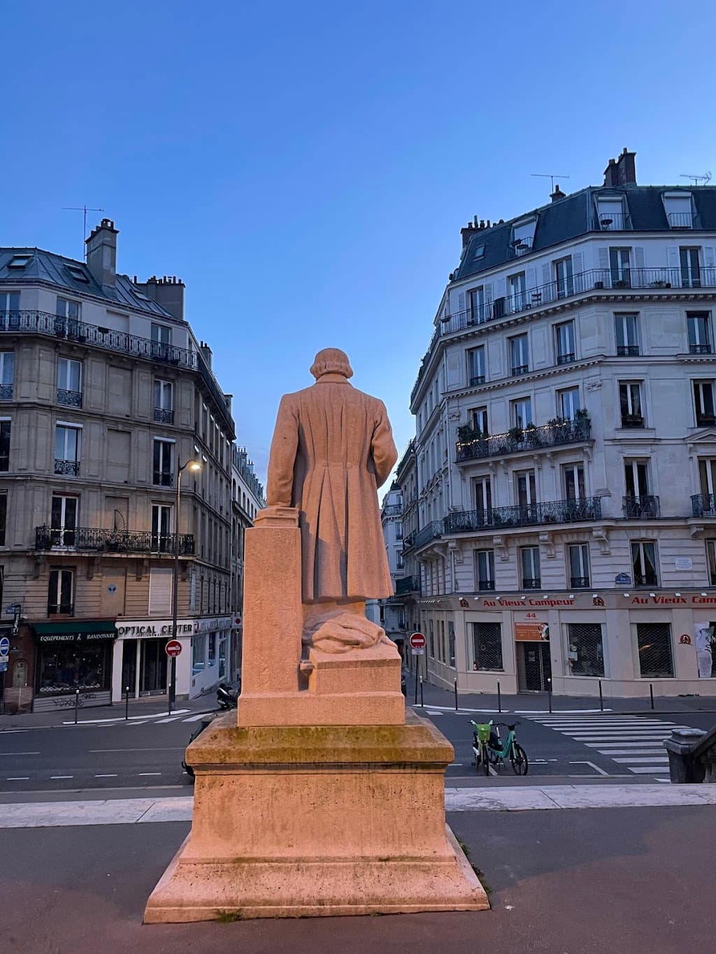 Claude Bernard Denkmal