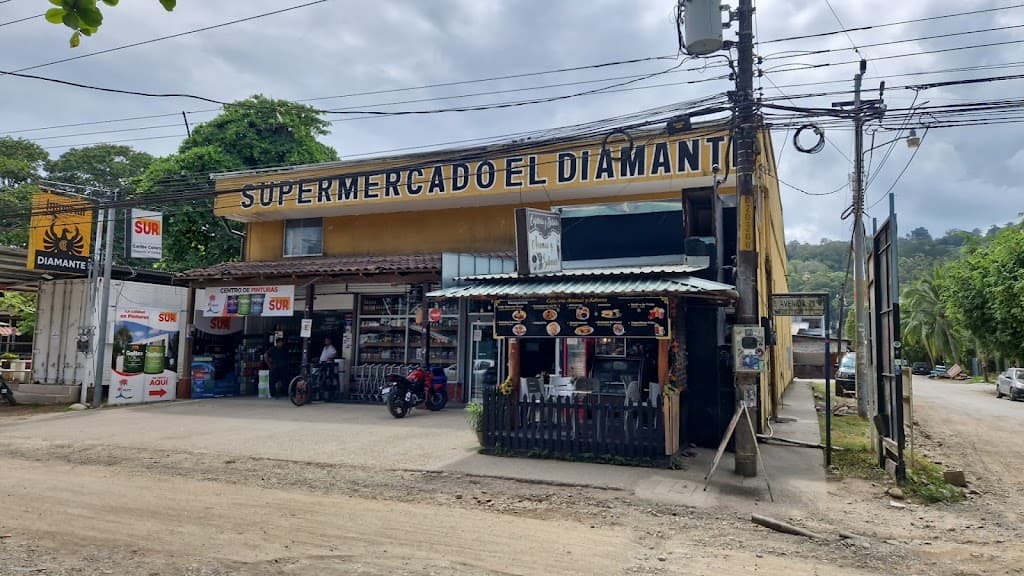 Supermarkt El Diamante und Pure Jungle Spa
