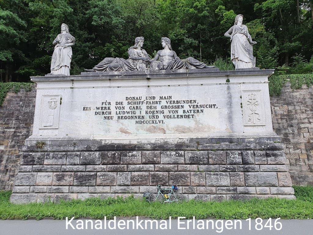 Kanal-Gedenkstein