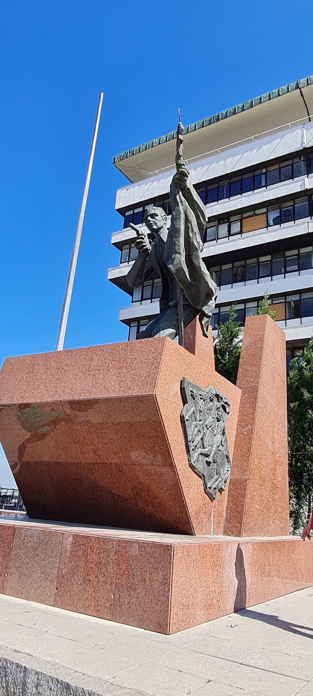 İlk Kurşun Anıtı İzmir
