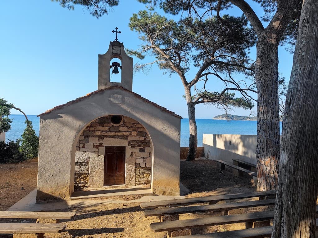 Kirche San Cerbone und Itavia-Denkmal