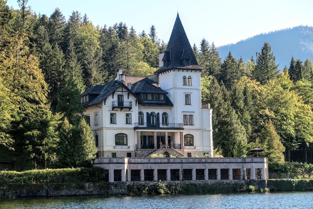 Villa Castiglioni und Villa Karajan