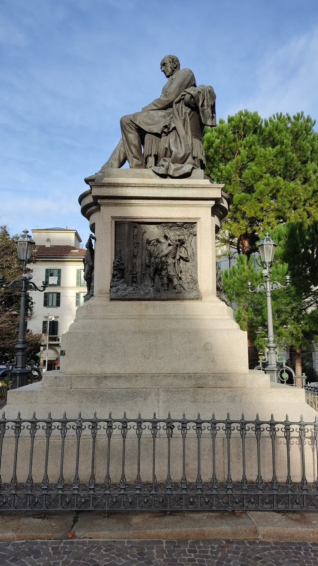 Monumento ad Alessandro Manzoni