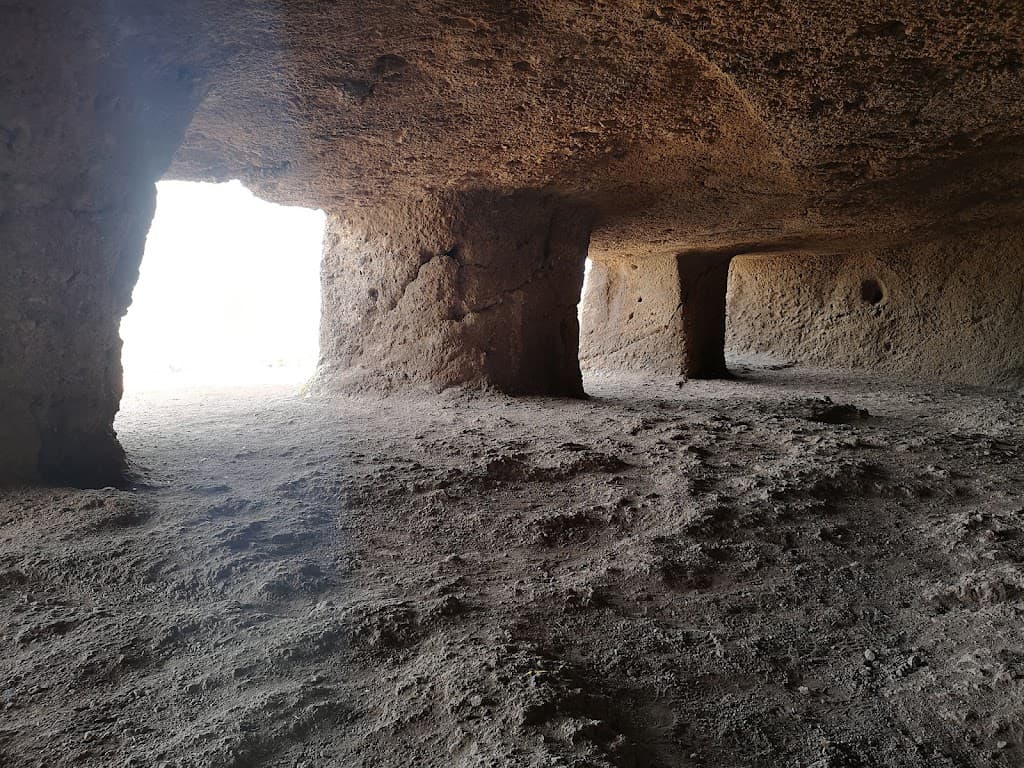 Cueva de Cuatro Puertas