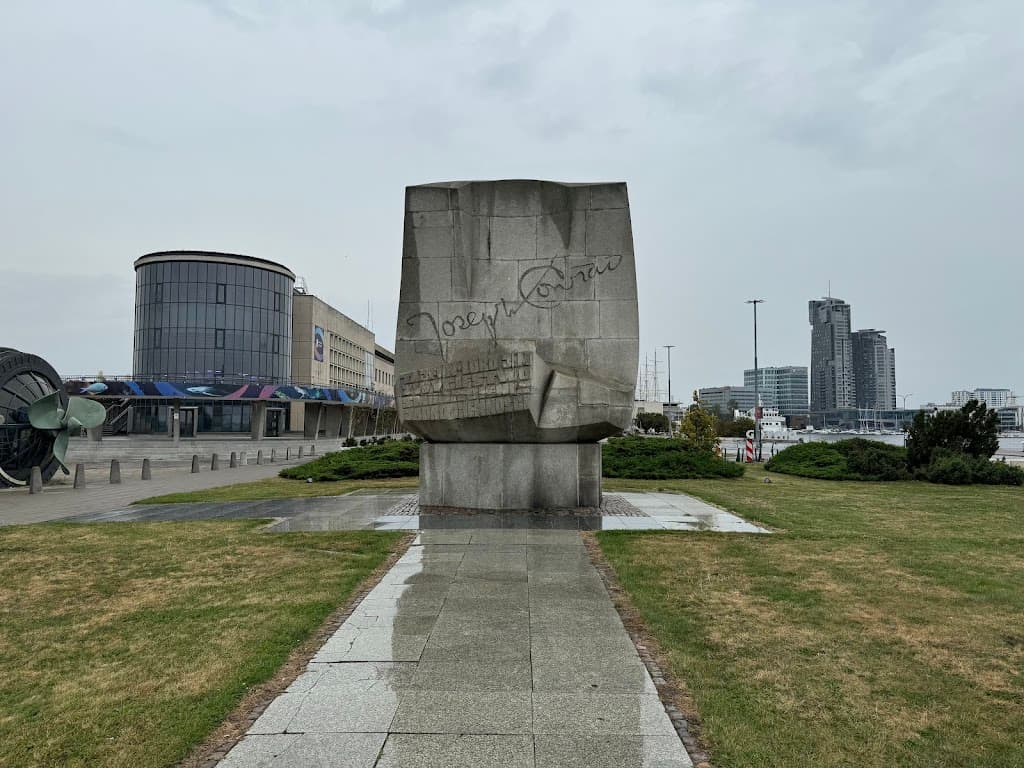 Pomnik Josepha Conrada in Gdynia