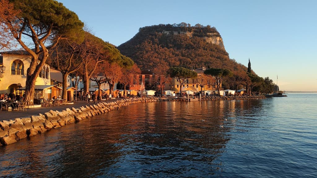 Lungolago Regina Adelaide