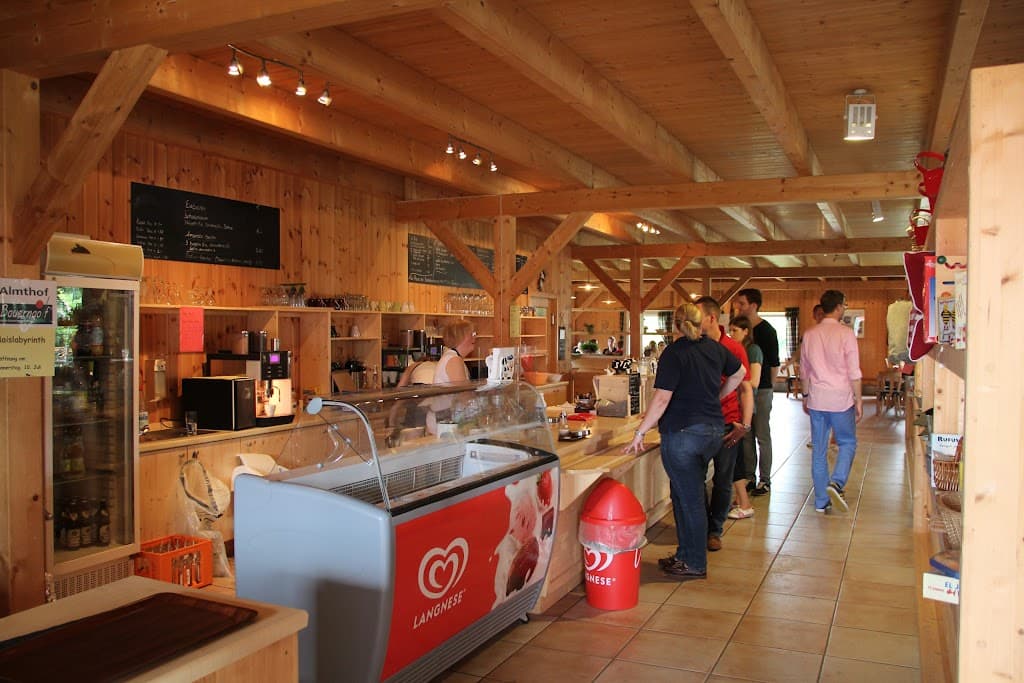 Almthof Erlebnisbauernhof und Hofcafé