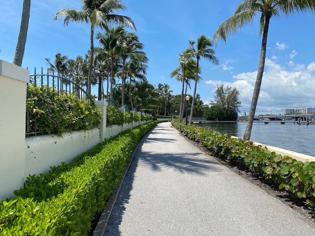 Palm Beach Lake Trail