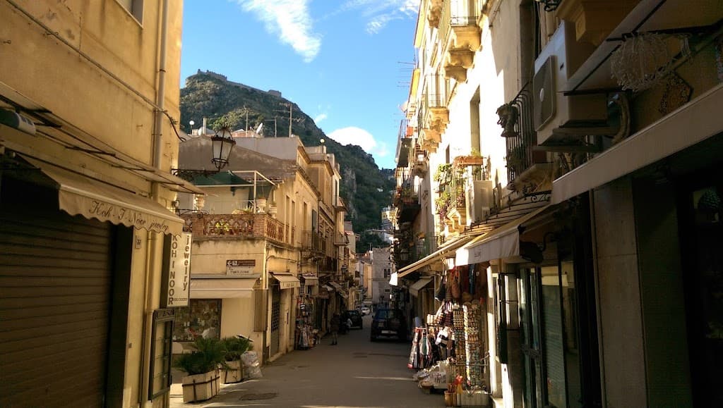 Via Teatro Greco