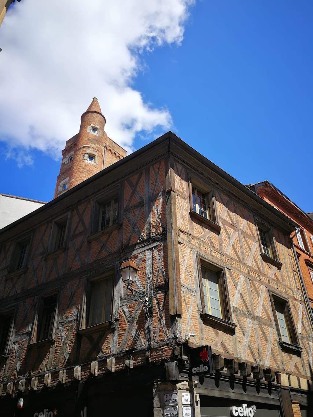 Tour De Serta