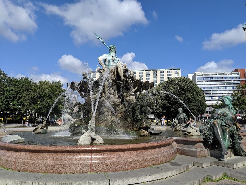 Brunnen und Einhornstatue
