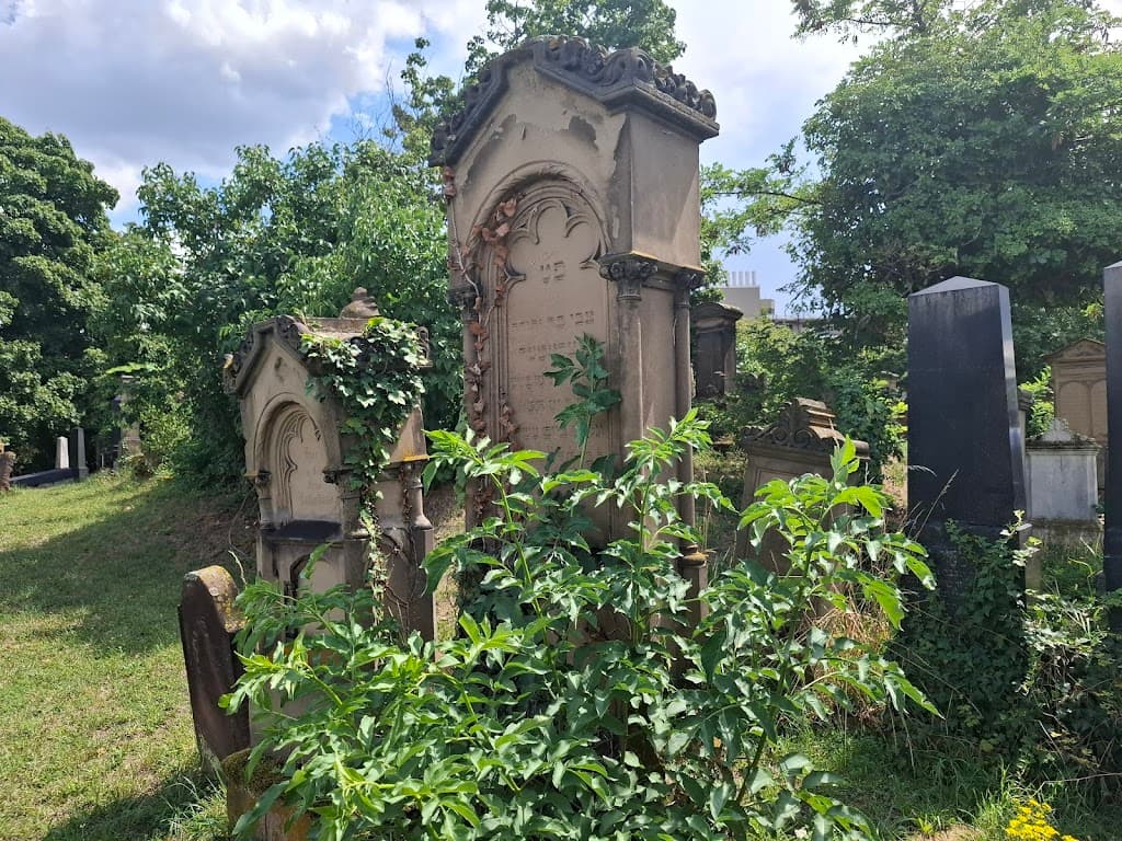 Jüdischer Friedhof "Heiliger Sand"