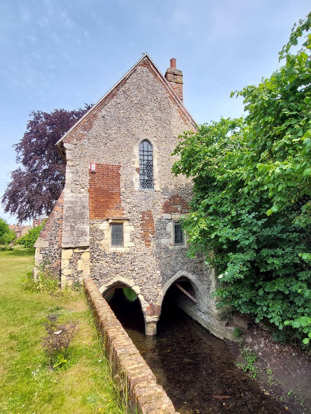 Greyfriars Chapel und Franziskanergärten